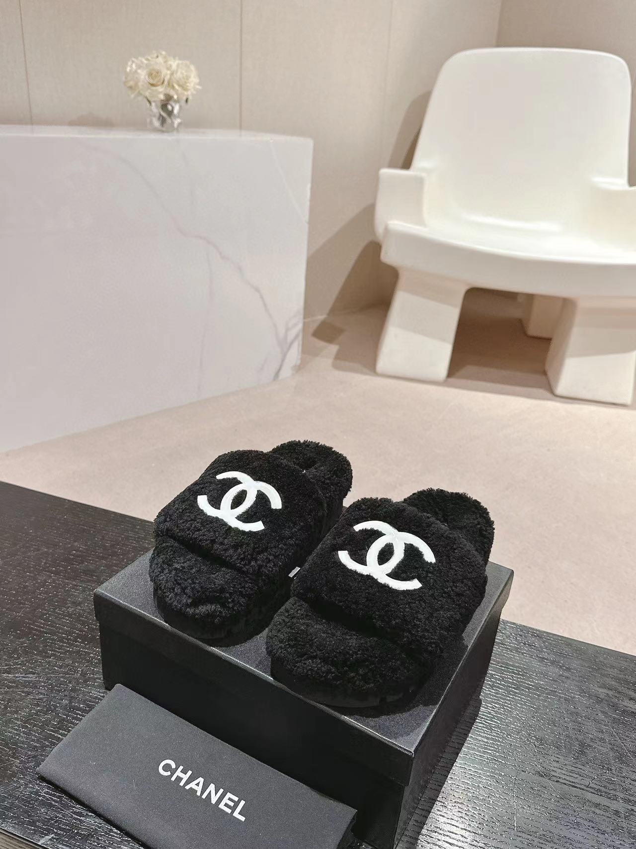 CHANE1 高品質ダブル C ロゴ ラムウール スリッパ【50％割引+送料無料】