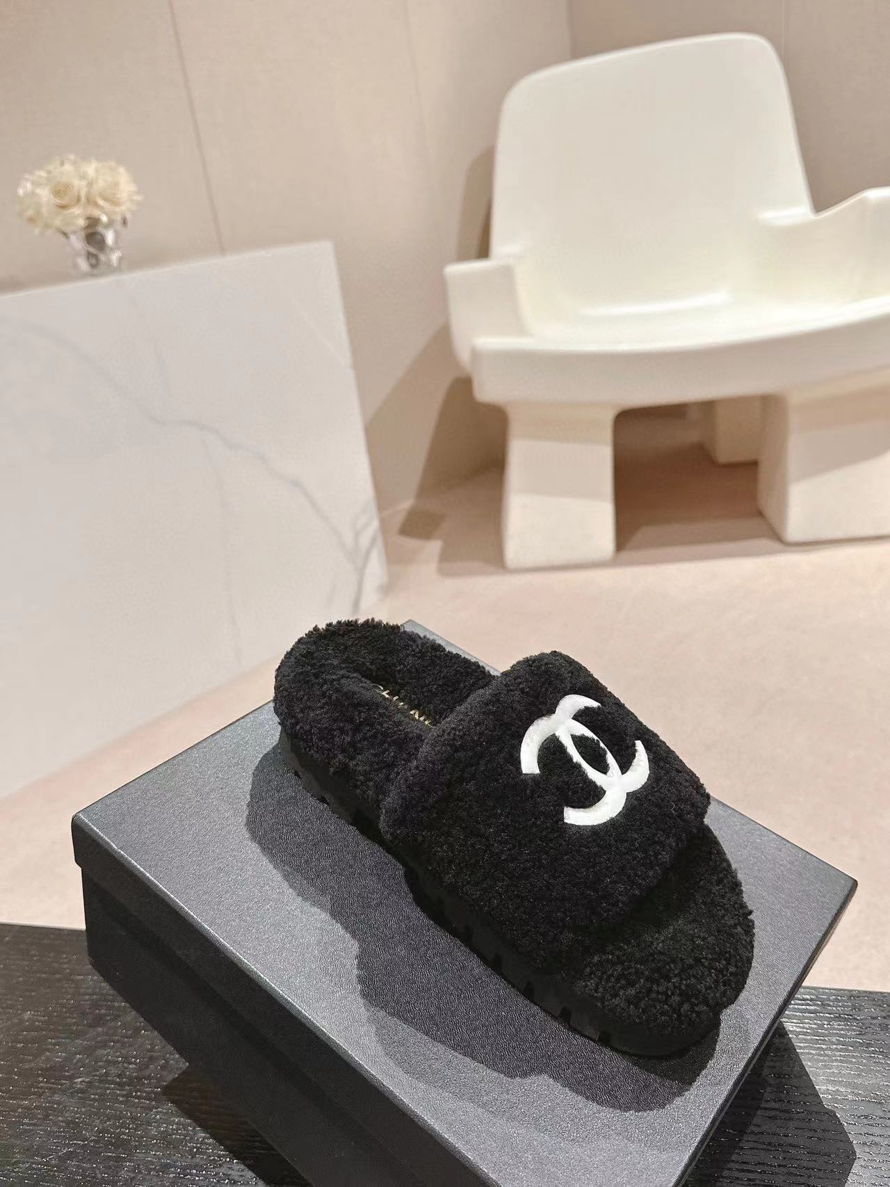 CHANE1 高品質ダブル C ロゴ ラムウール スリッパ【50％割引+送料無料】