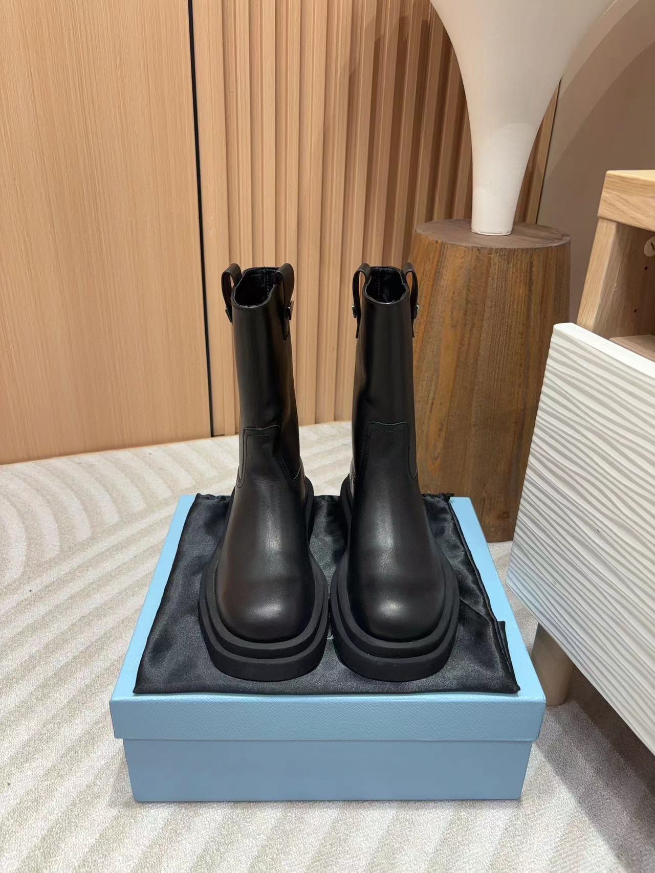 PR4DA 高級三角ロゴシンプルショートブーツ【50％割引+送料無料】