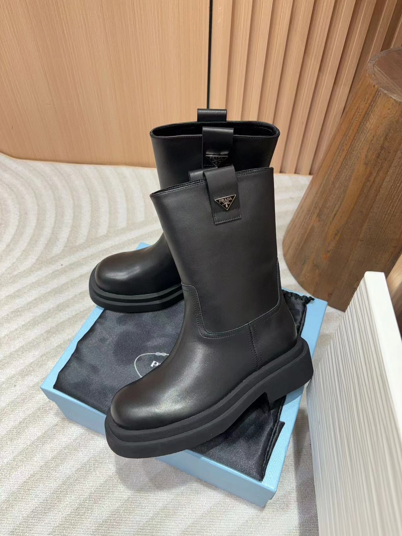 PR4DA 高級三角ロゴシンプルショートブーツ【50％割引+送料無料】