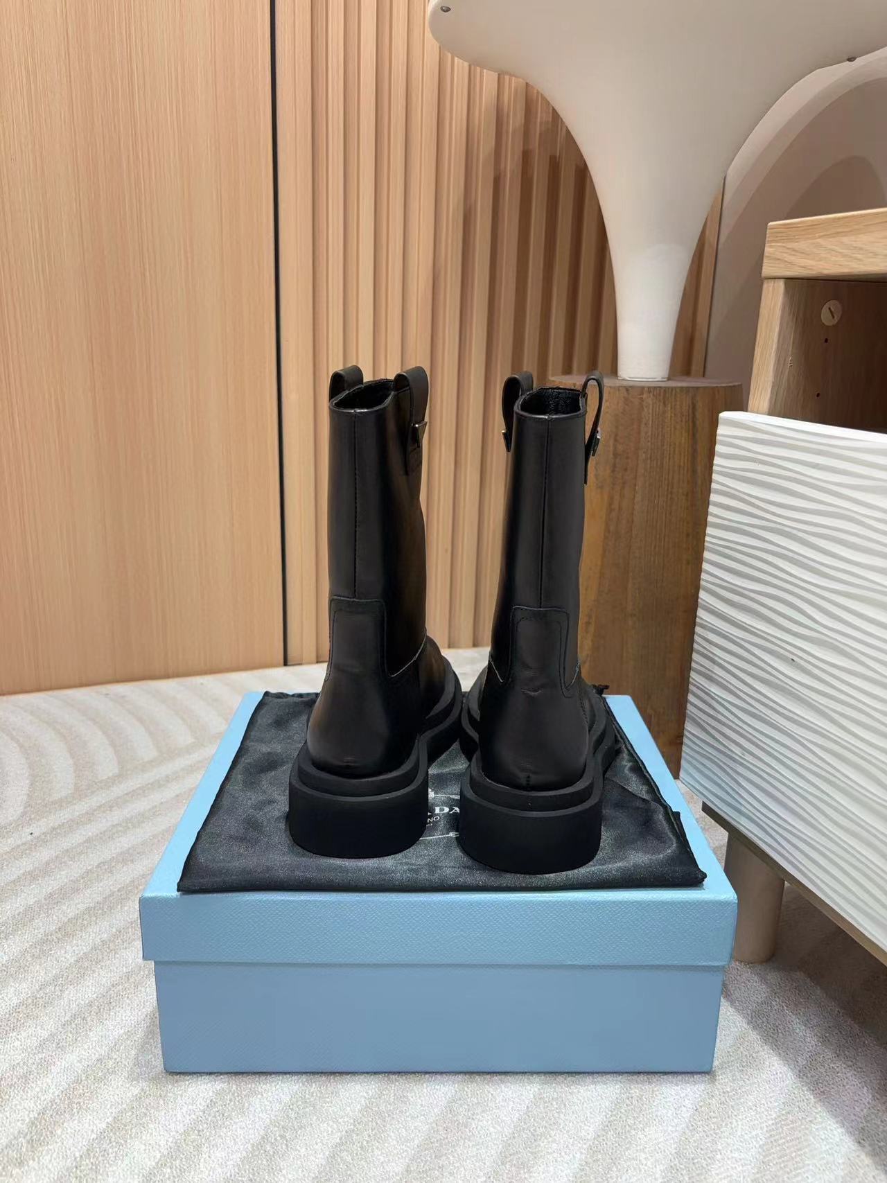 PR4DA 高級三角ロゴシンプルショートブーツ【50％割引+送料無料】