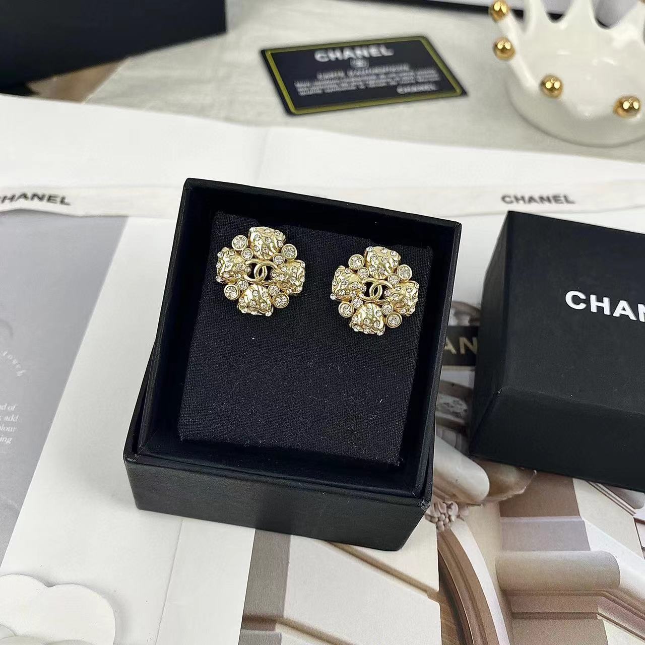 CHANE1 ダブル C スノーフレーク ラウンド スタッド ピアス【50％割引+送料無料】