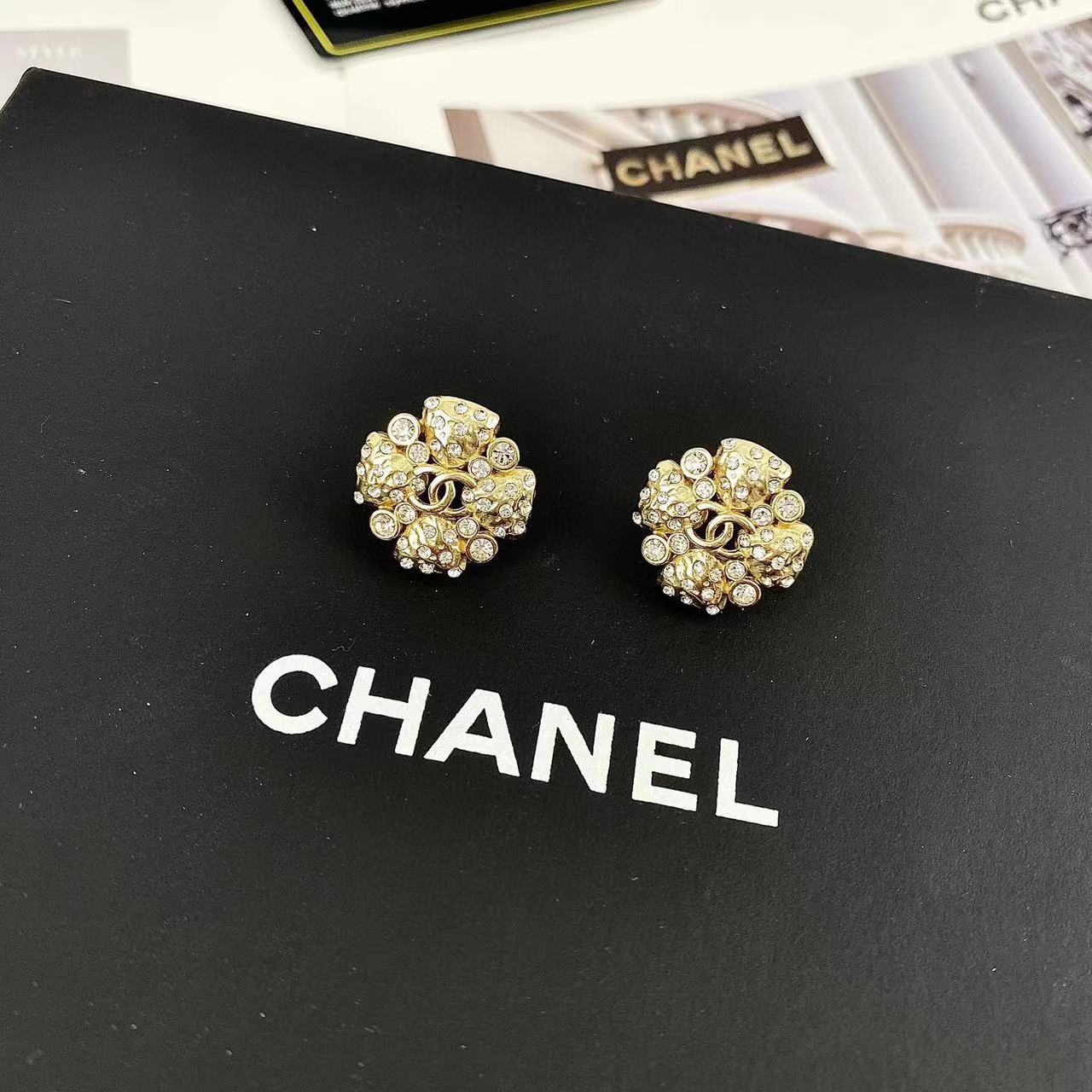 CHANE1 ダブル C スノーフレーク ラウンド スタッド ピアス【50％割引+送料無料】