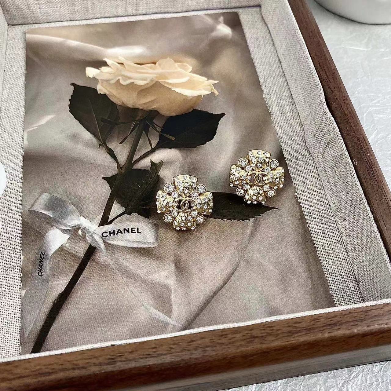 CHANE1 ダブル C スノーフレーク ラウンド スタッド ピアス【50％割引+送料無料】