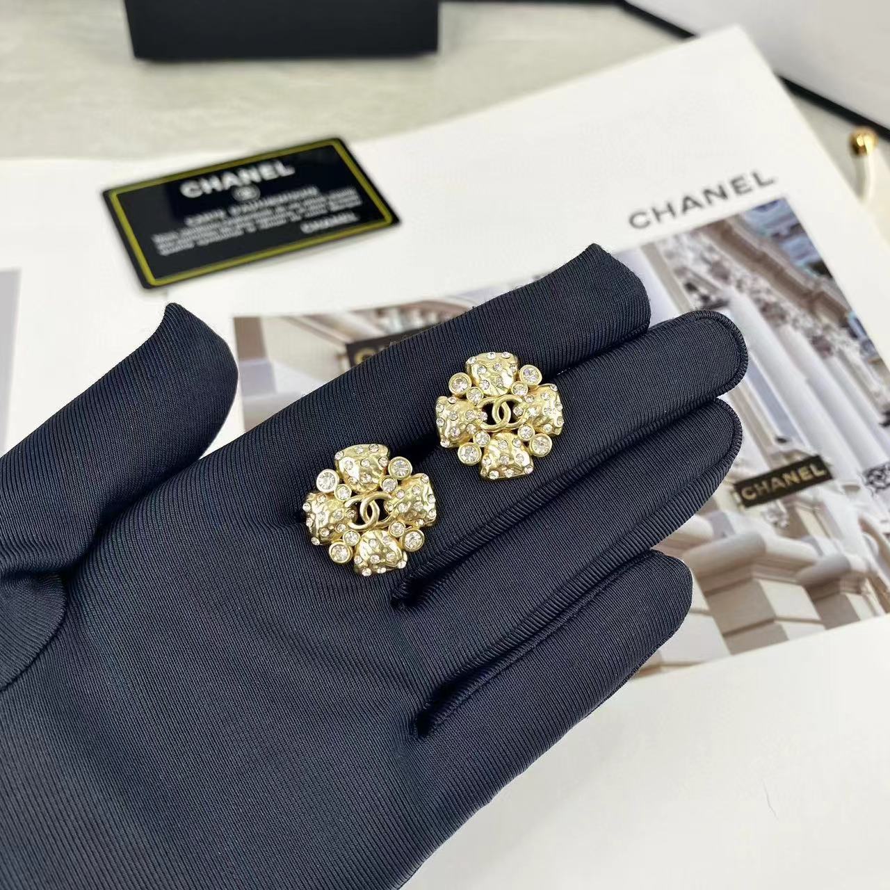 CHANE1 ダブル C スノーフレーク ラウンド スタッド ピアス【50％割引+送料無料】