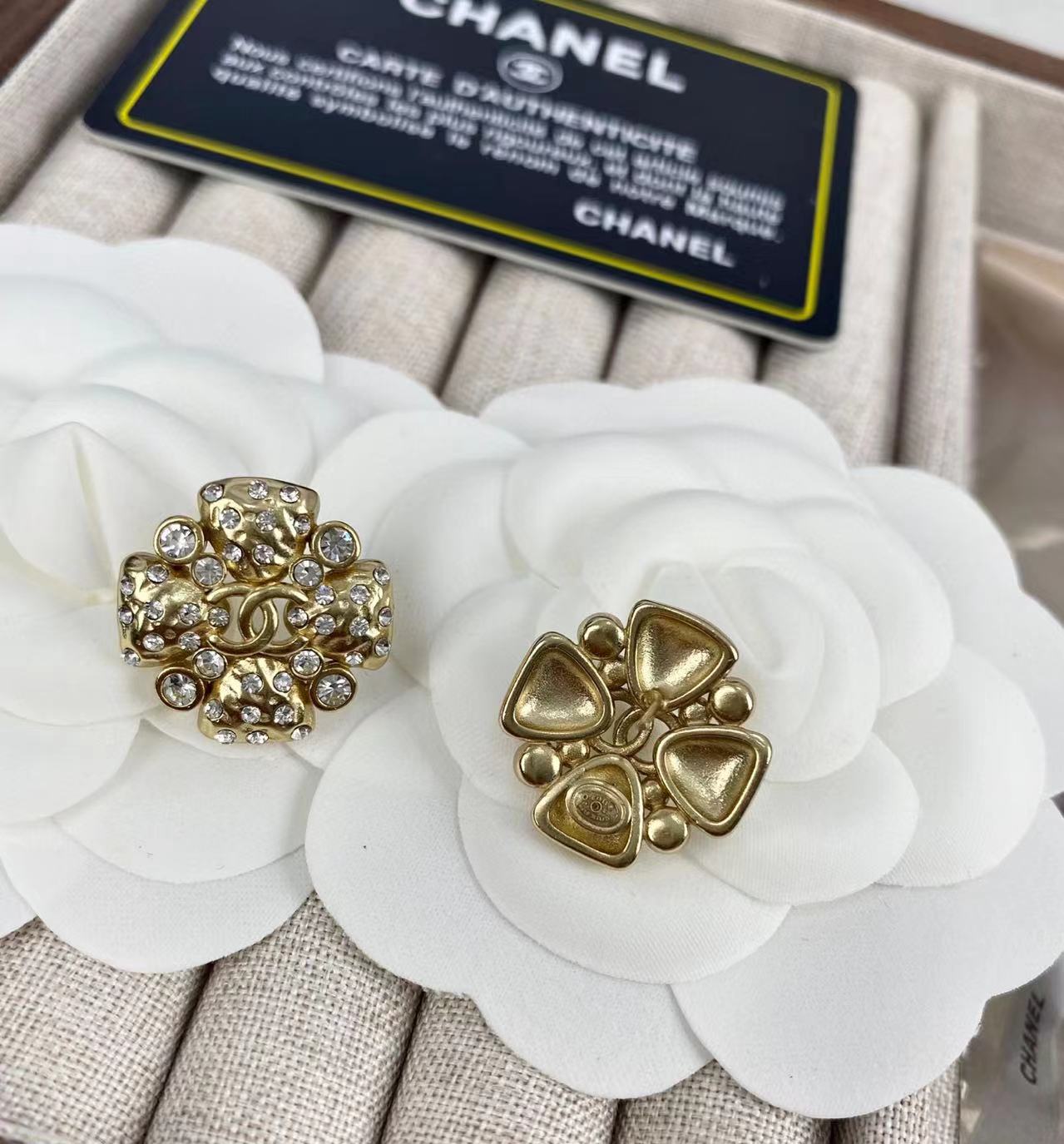 CHANE1 ダブル C スノーフレーク ラウンド スタッド ピアス【50％割引+送料無料】