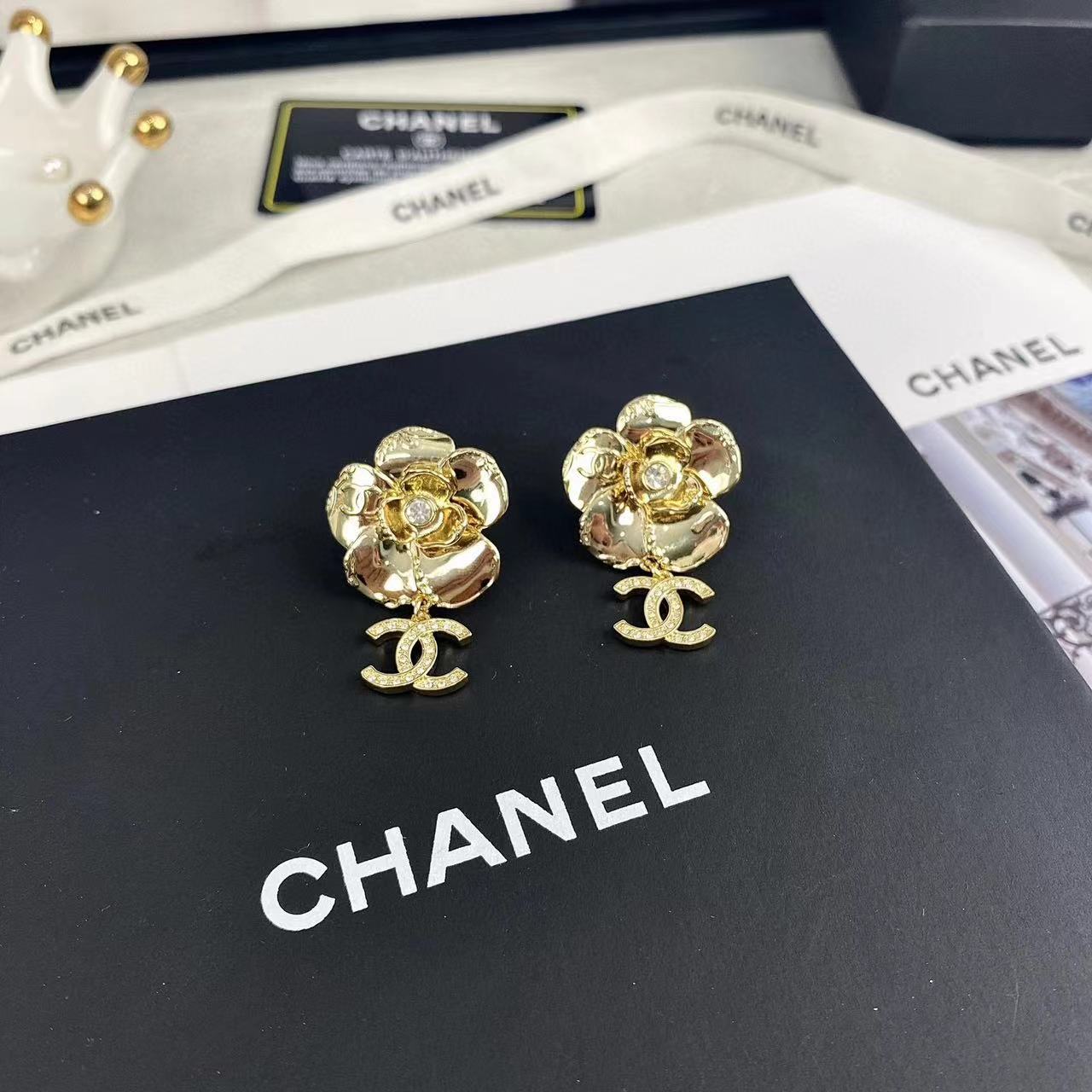 CHANE1 カメリア ダブルC スタッドピアス【50％割引+送料無料】