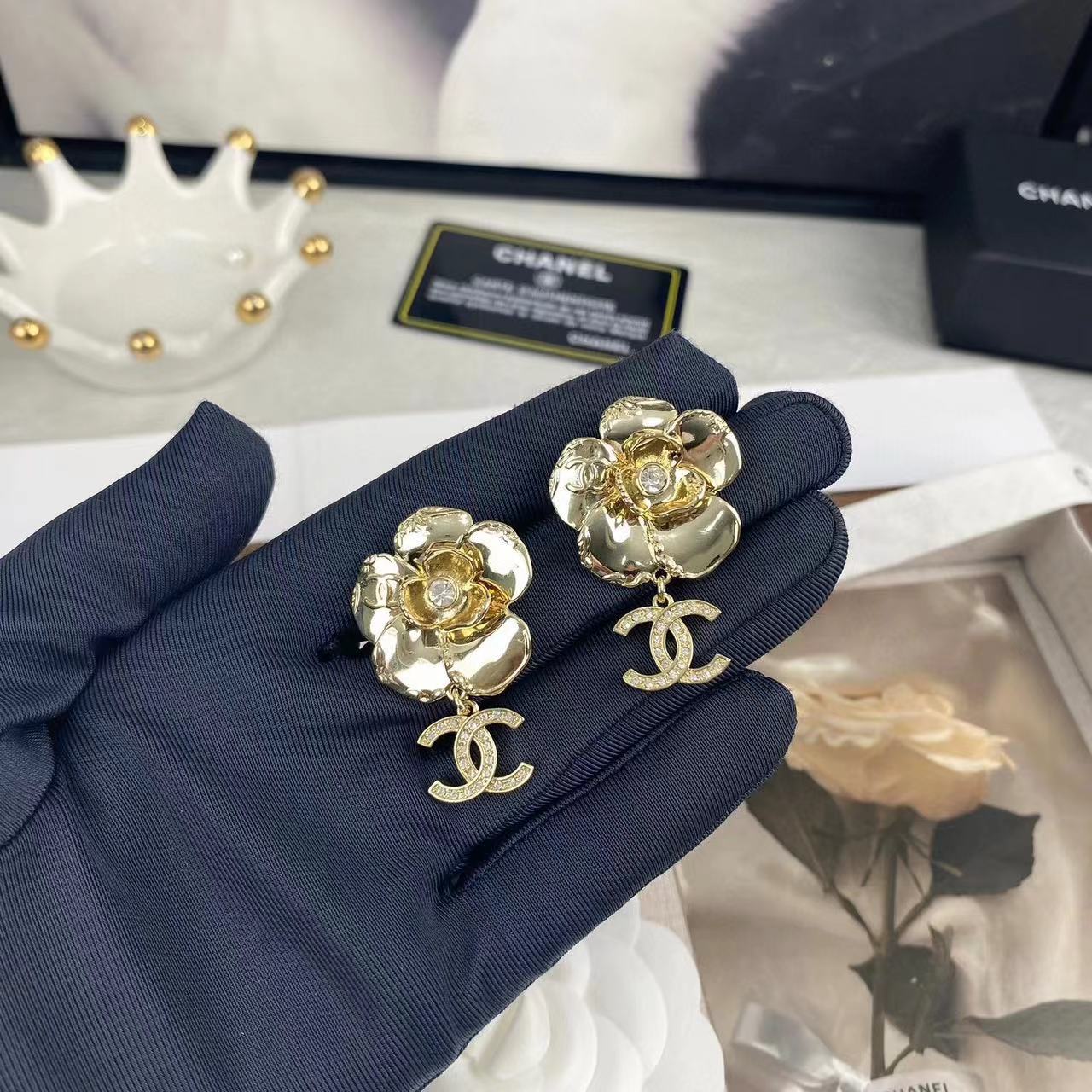 CHANE1 カメリア ダブルC スタッドピアス【50％割引+送料無料】