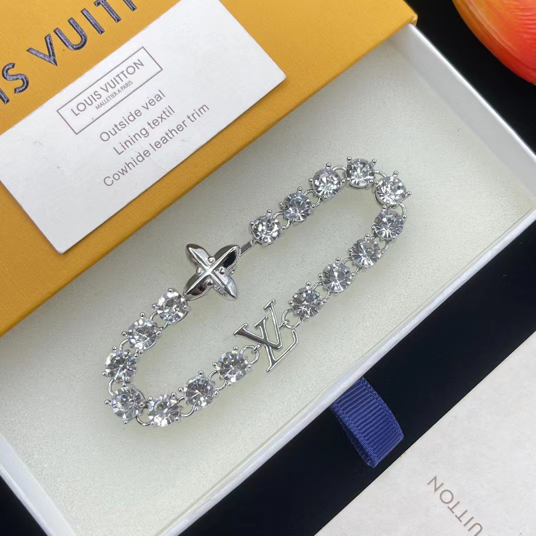LV 四つ葉のクローバー ダイヤモンド ブレスレット【50％割引+送料無料】