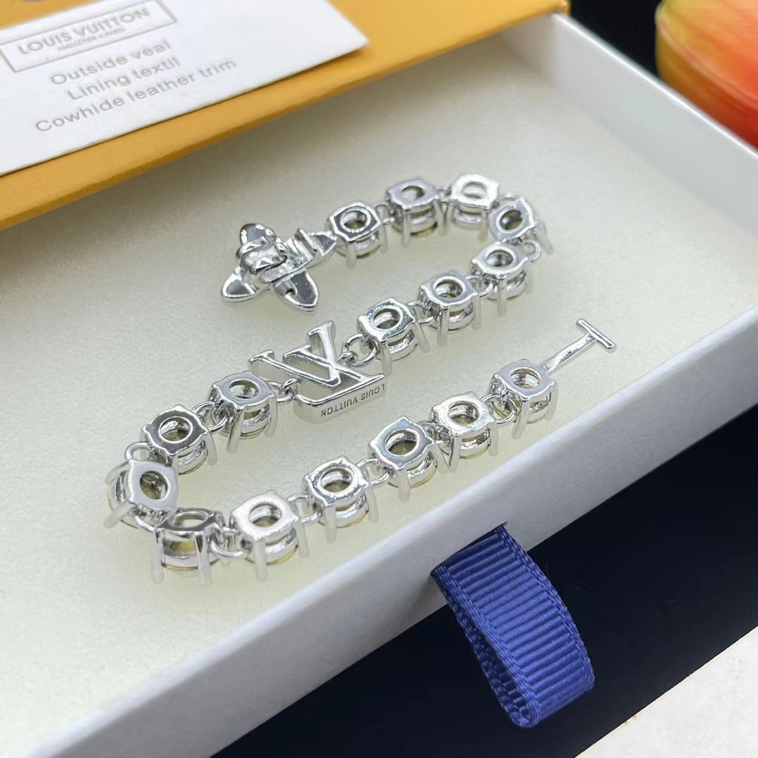 LV 四つ葉のクローバー ダイヤモンド ブレスレット【50％割引+送料無料】