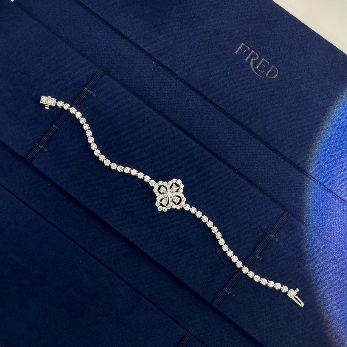 Harry Winst0n四つ葉のクローバー ダイヤモンド ブレスレット【50％割引+送料無料】