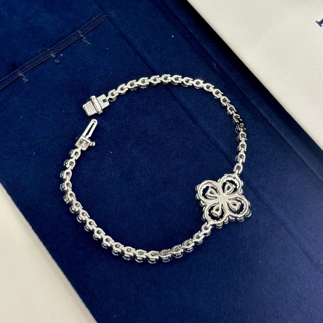 Harry Winst0n四つ葉のクローバー ダイヤモンド ブレスレット【50％割引+送料無料】