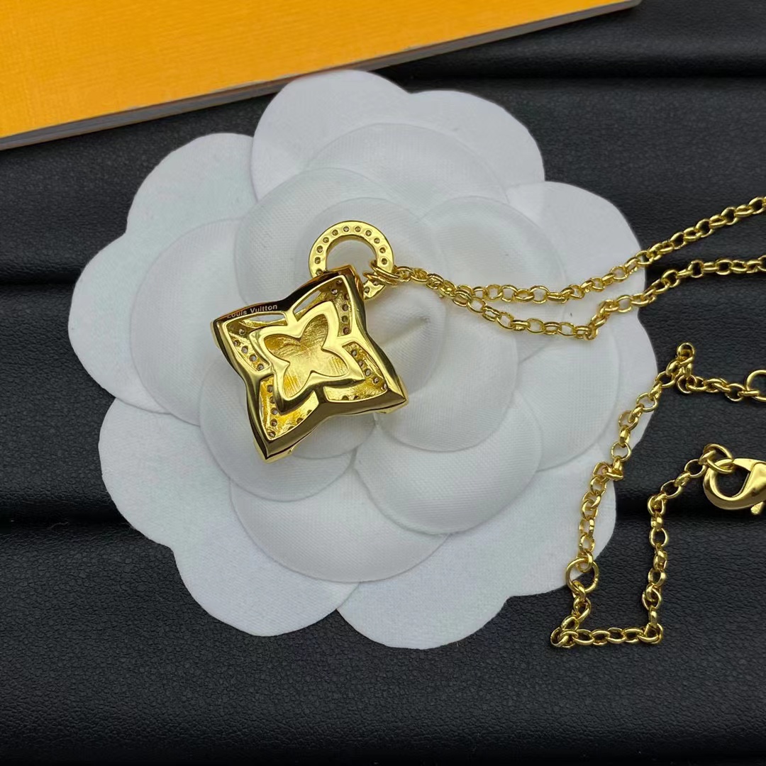 LV 四つ葉のクローバー ダイヤモンド ネックレス【50％割引+送料無料】