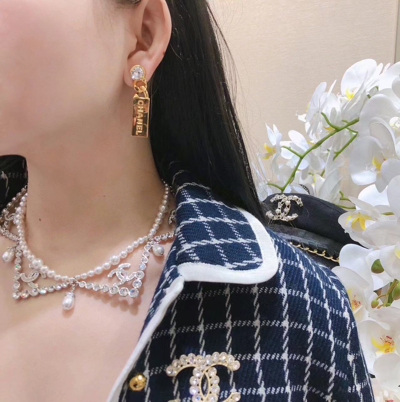 CHANE1 ダイヤモンド チェーン レター スタッド ピアス【50％割引+送料無料】