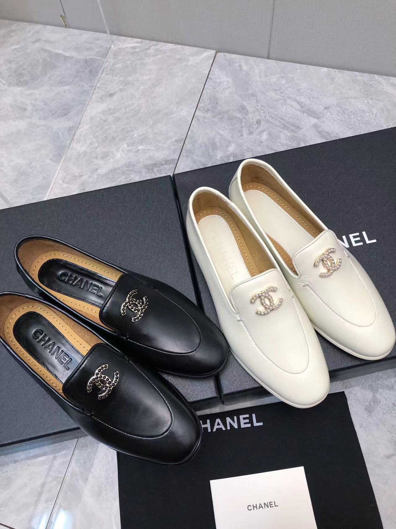 CHANE1 高品質ダブル C ロゴ シープスキン フラットシューズ【50％割引+送料無料】