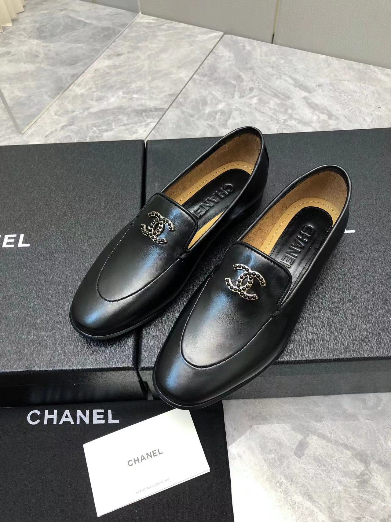 CHANE1 高品質ダブル C ロゴ シープスキン フラットシューズ【50％割引+送料無料】