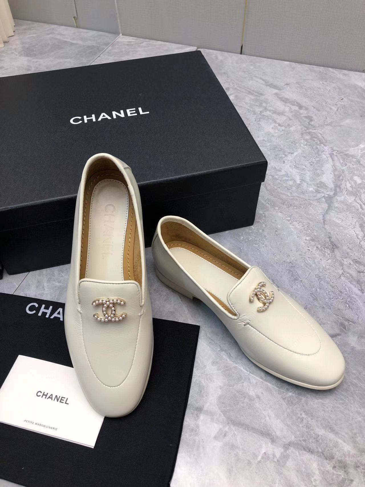 CHANE1 高品質ダブル C ロゴ シープスキン フラットシューズ【50％割引+送料無料】