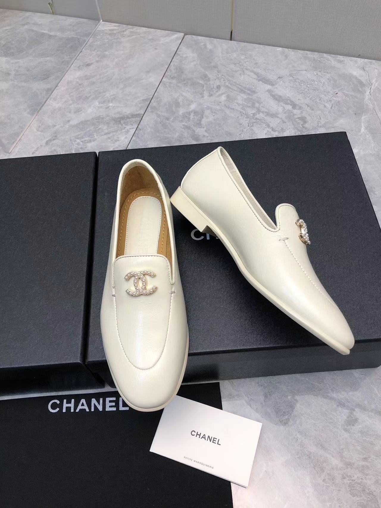 CHANE1 高品質ダブル C ロゴ シープスキン フラットシューズ【50％割引+送料無料】