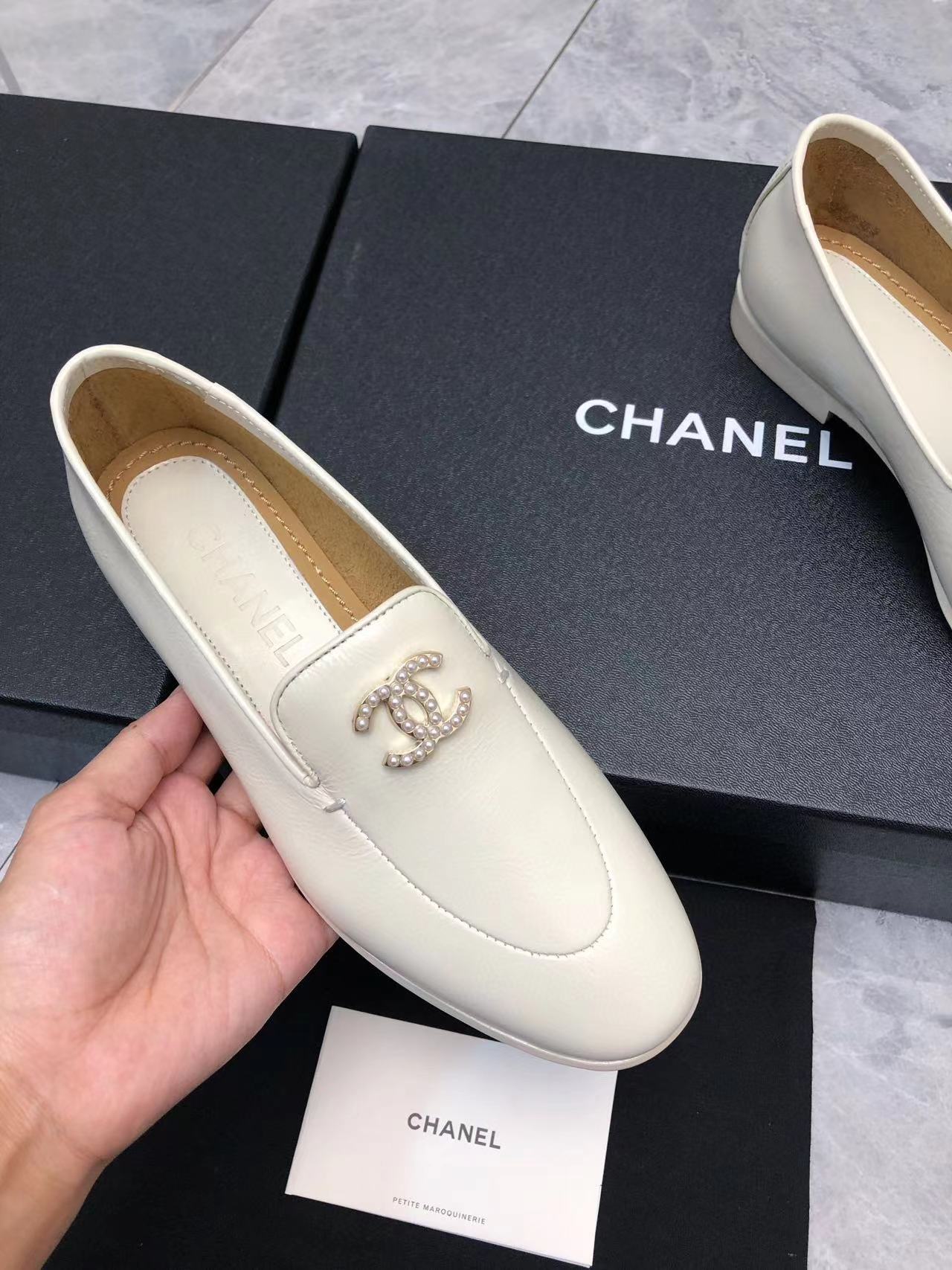 CHANE1 高品質ダブル C ロゴ シープスキン フラットシューズ【50％割引+送料無料】