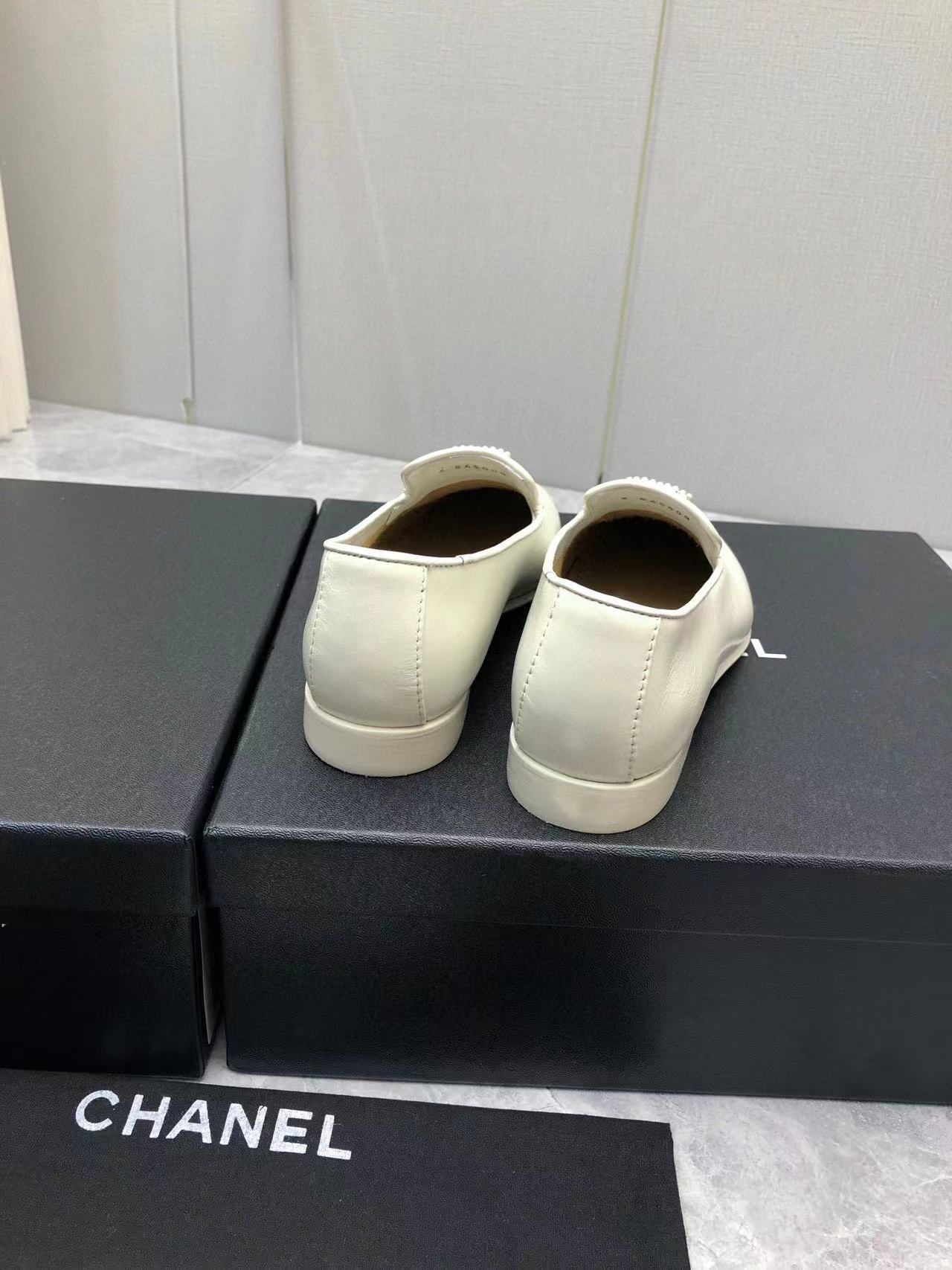 CHANE1 高品質ダブル C ロゴ シープスキン フラットシューズ【50％割引+送料無料】