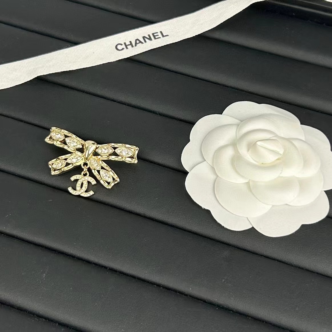 CHANE1 ボウダブルC ダイヤモンドブローチ【50％割引+送料無料】