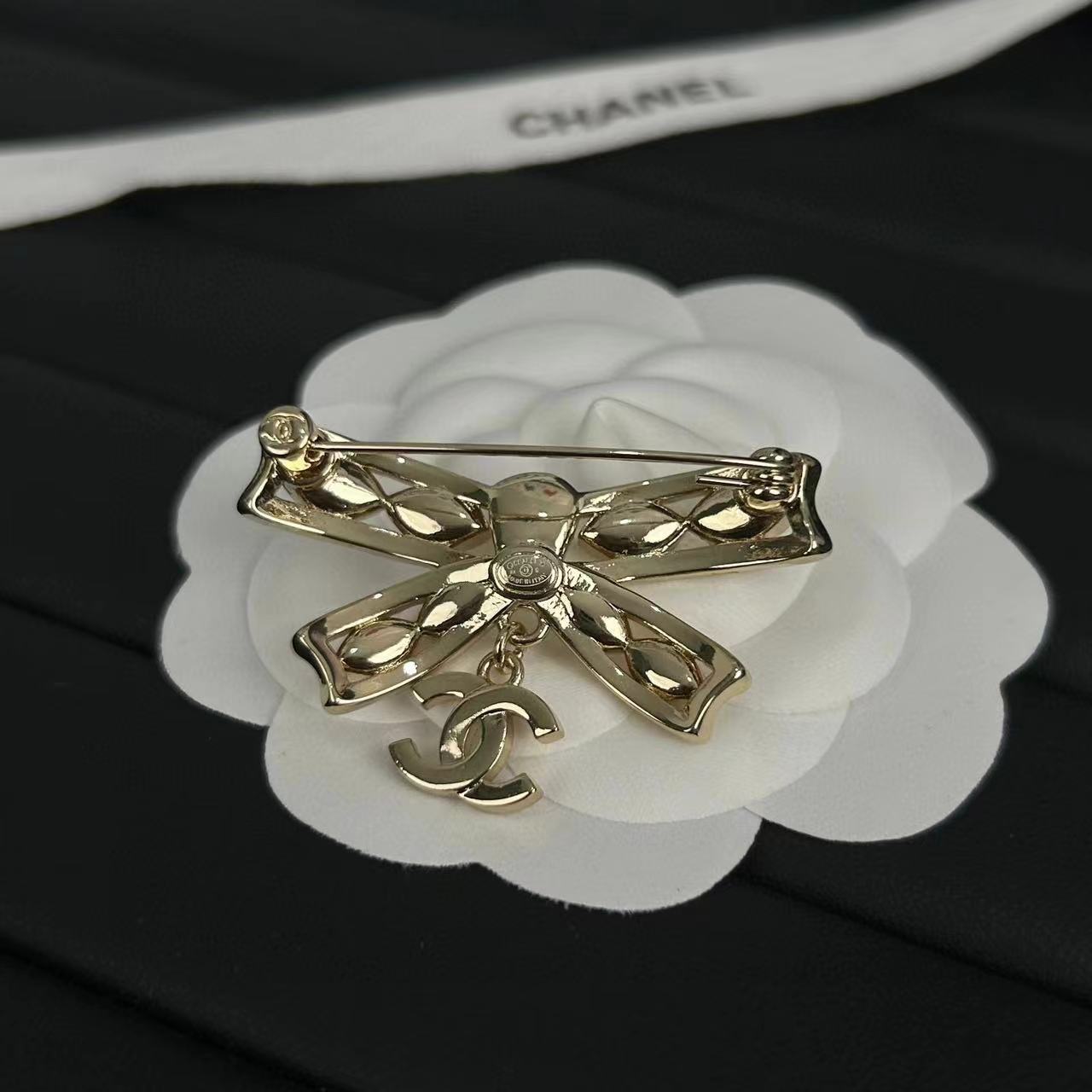 CHANE1 ボウダブルC ダイヤモンドブローチ【50％割引+送料無料】