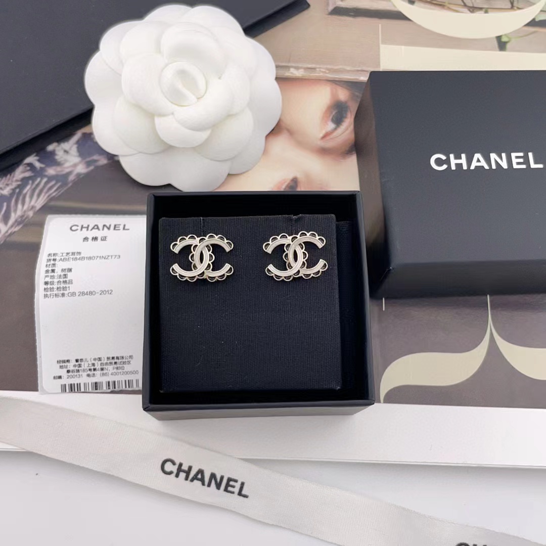 CHANE1 ブラックレースホワイトCドリップオイルスタッドピアス【50％割引+送料無料】