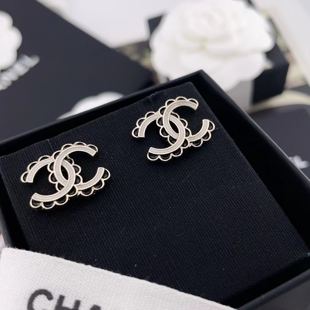 CHANE1 ブラックレースホワイトCドリップオイルスタッドピアス【50％割引+送料無料】