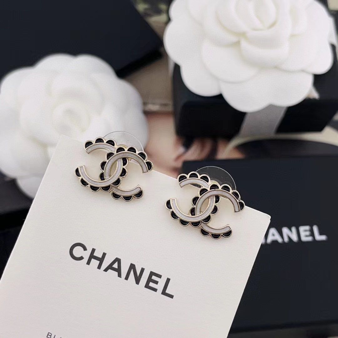 CHANE1 ブラックレースホワイトCドリップオイルスタッドピアス【50％割引+送料無料】