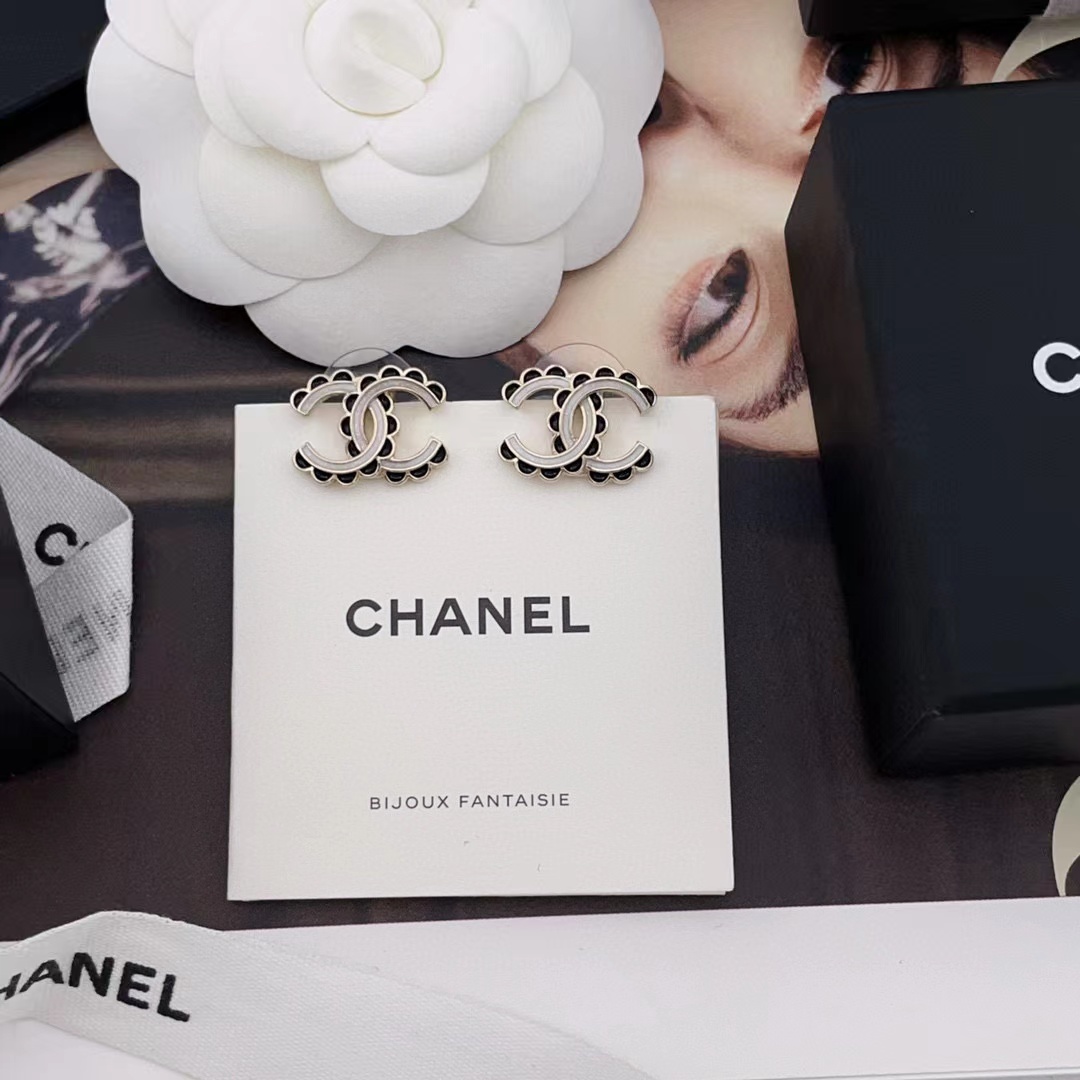 CHANE1 ブラックレースホワイトCドリップオイルスタッドピアス【50％割引+送料無料】