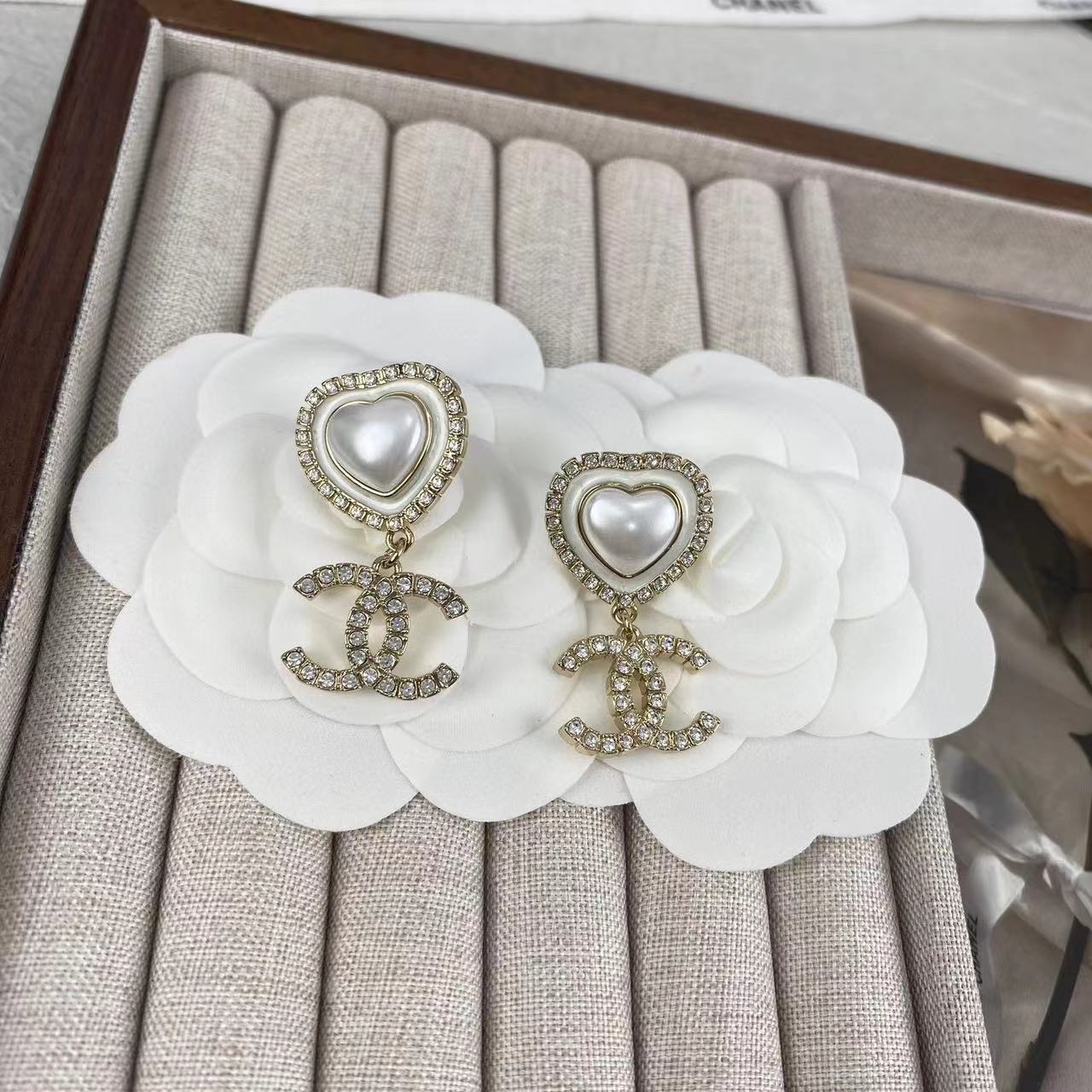 CHANE1 パールハートスタッドピアス【50％割引+送料無料】