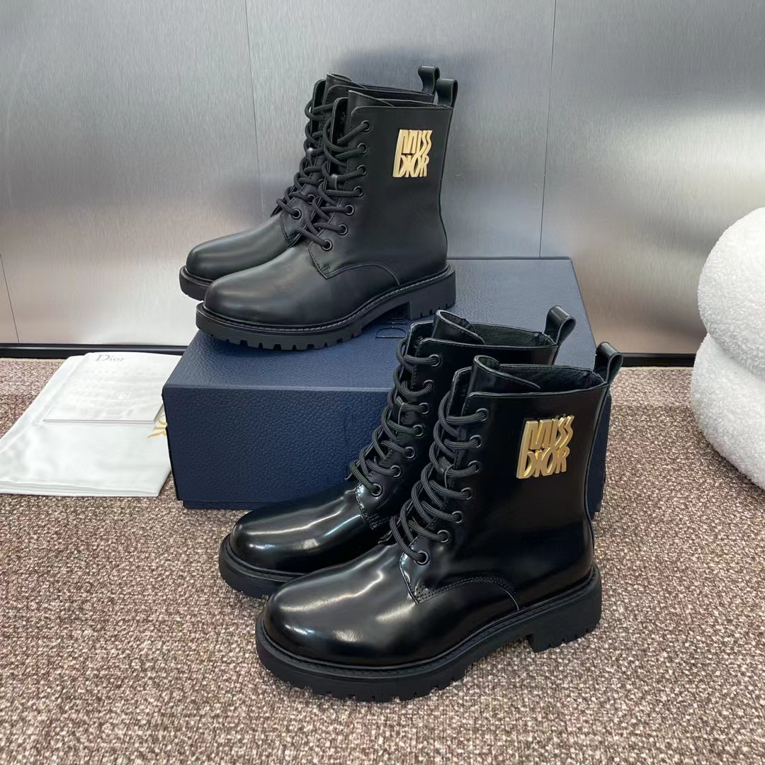 DI0R 高品質 CD 文字ロゴ ハードウェア バックル ブーツ【50％割引+送料無料】