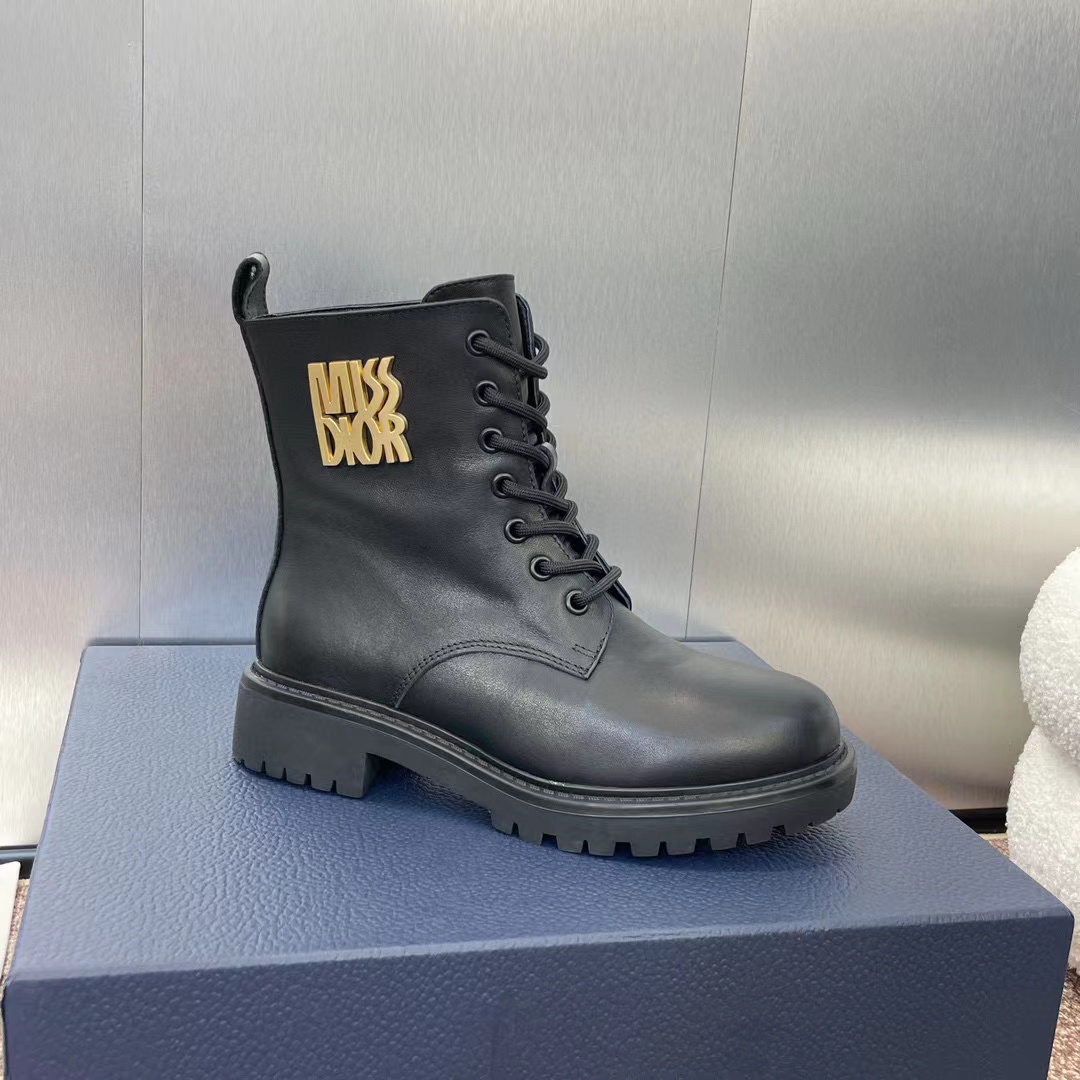 DI0R 高品質 CD 文字ロゴ ハードウェア バックル ブーツ【50％割引+送料無料】