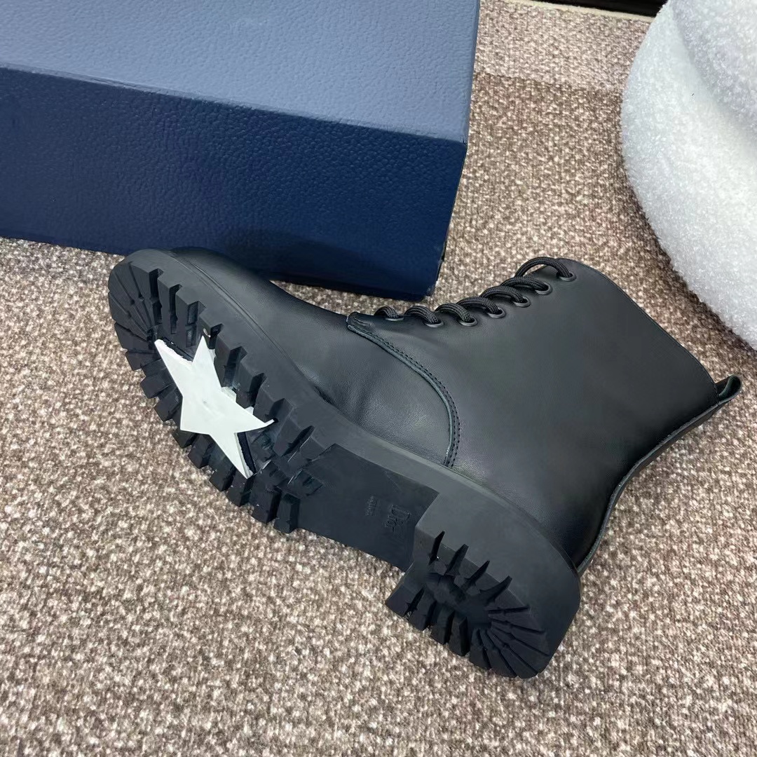 DI0R 高品質 CD 文字ロゴ ハードウェア バックル ブーツ【50％割引+送料無料】