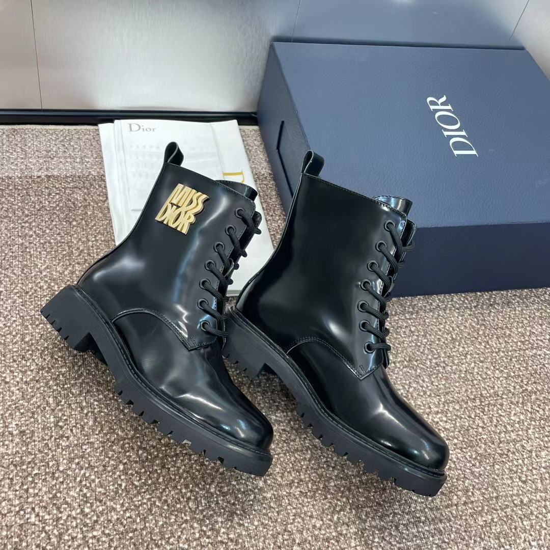 DI0R 高品質 CD 文字ロゴ ハードウェア バックル ブーツ【50％割引+送料無料】