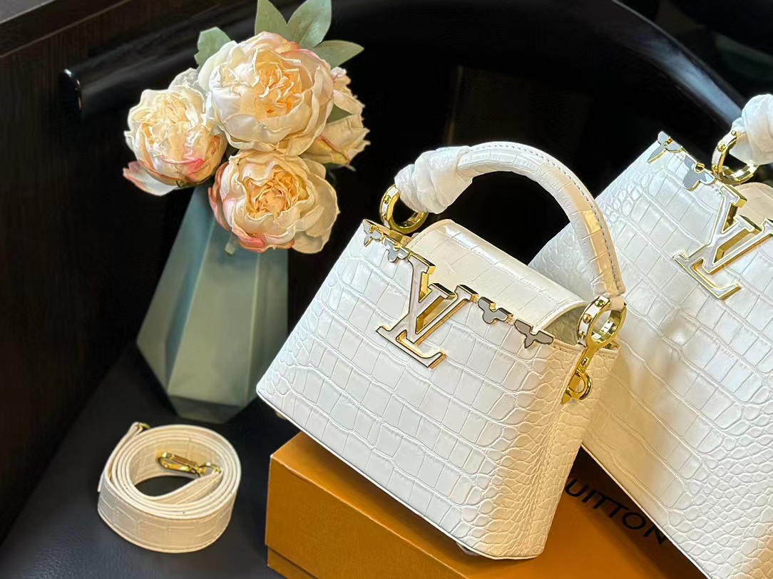 LV Capucines  牛革ハンドバッグ【50％割引+送料無料】