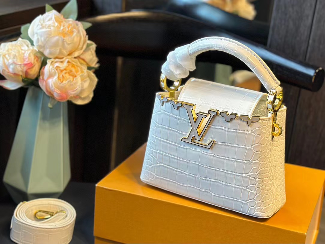 LV Capucines  牛革ハンドバッグ【50％割引+送料無料】