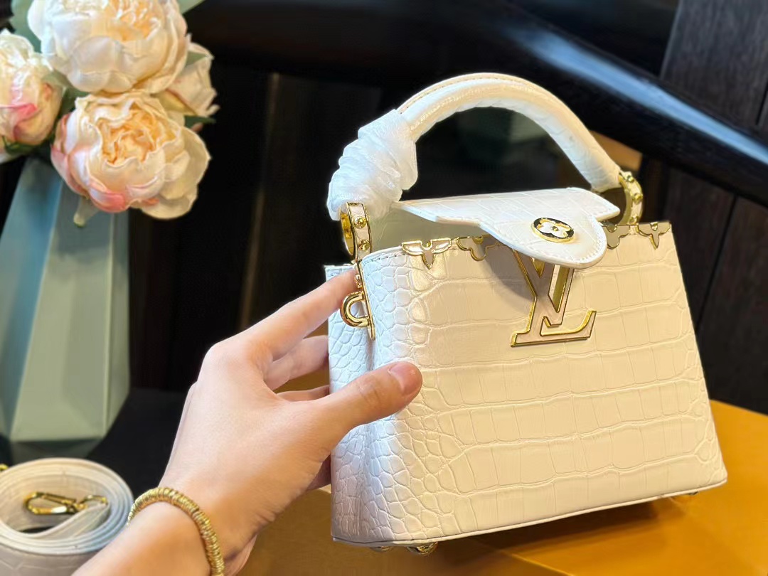 LV Capucines  牛革ハンドバッグ【50％割引+送料無料】