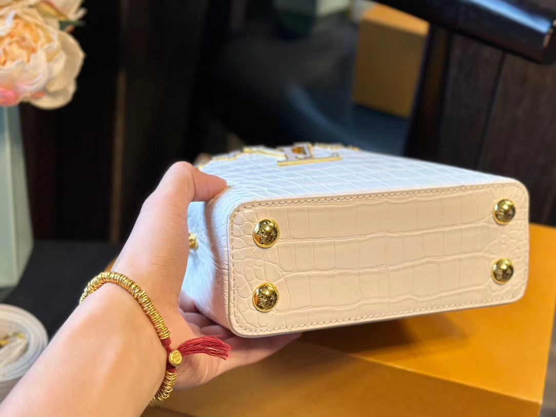 LV Capucines  牛革ハンドバッグ【50％割引+送料無料】