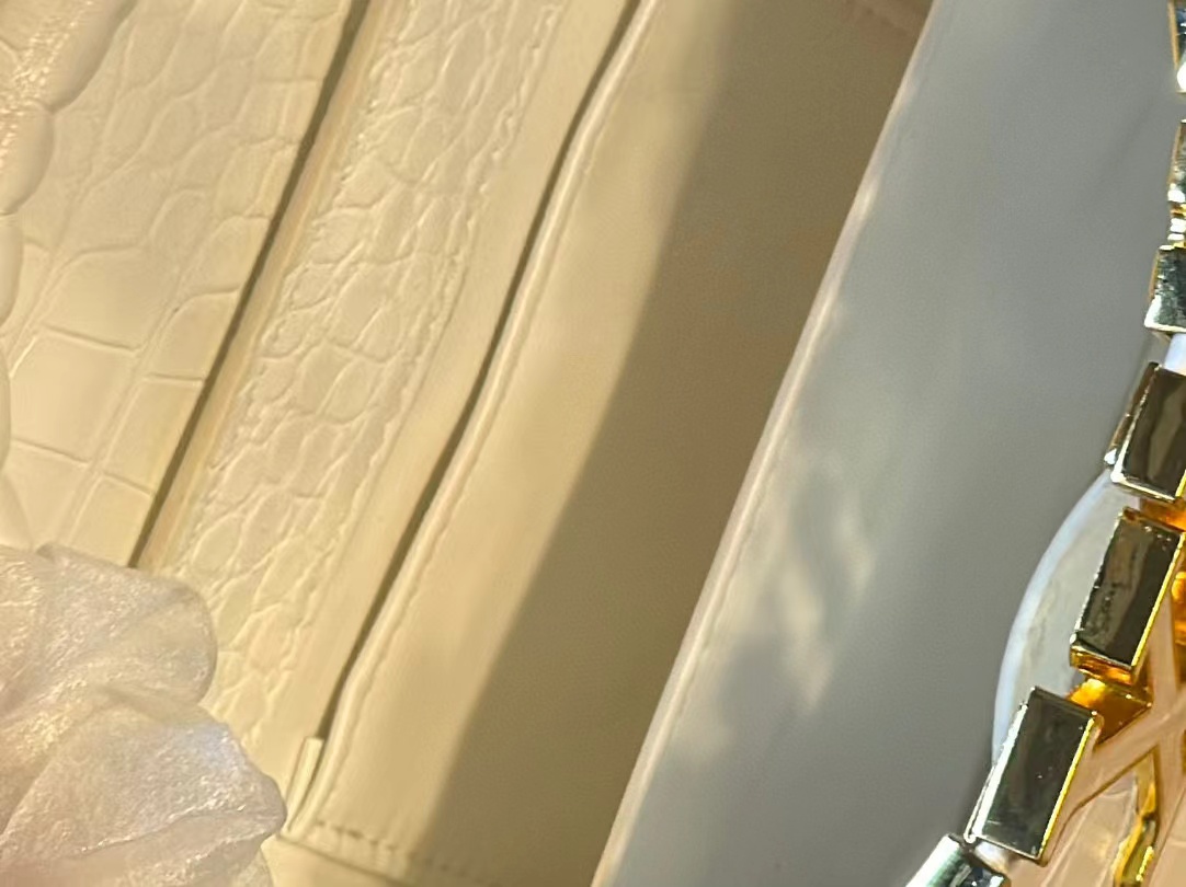 LV Capucines  牛革ハンドバッグ【50％割引+送料無料】