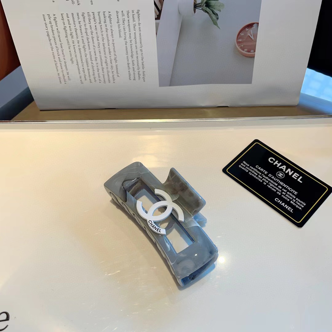 CHANE1 ダブルC ラージロゴ ヘアクリップ【50％割引+送料無料】