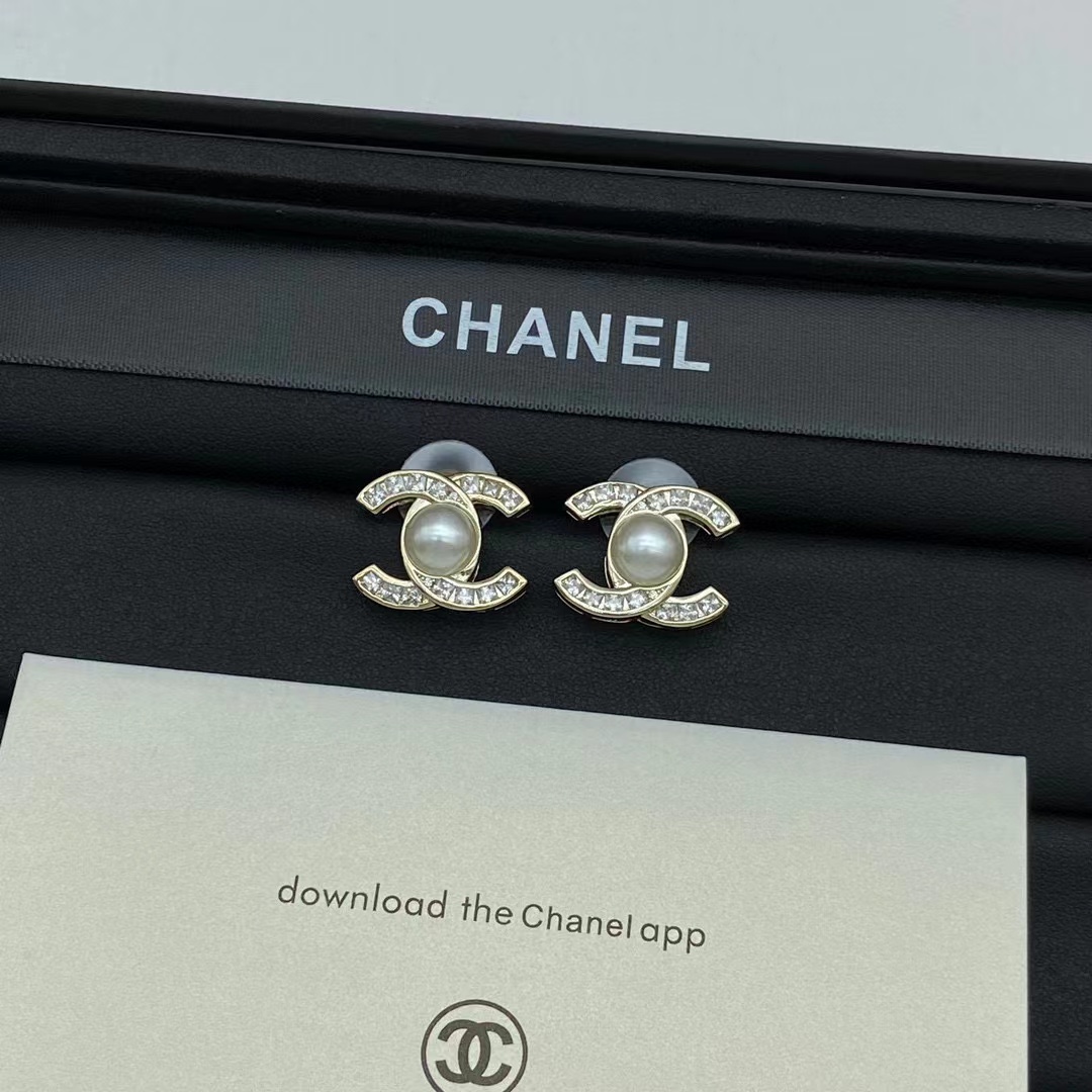 CHANE1 ダブル C パールとダイヤモンドのスタッド ピアス【50％割引+送料無料】
