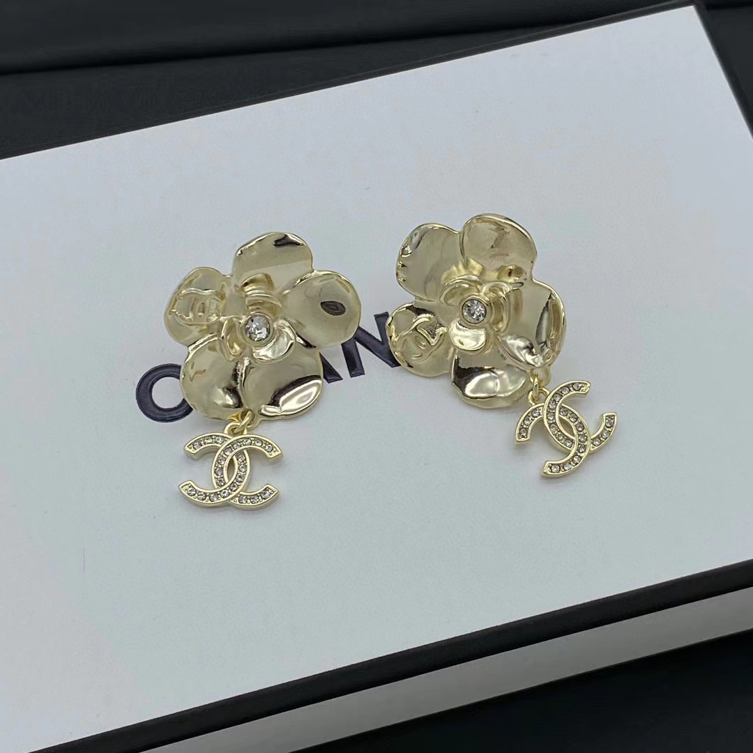 CHANE1 ファイブフラワー ダブルC ダイヤモンド スタッド ピアス【50％割引+送料無料】