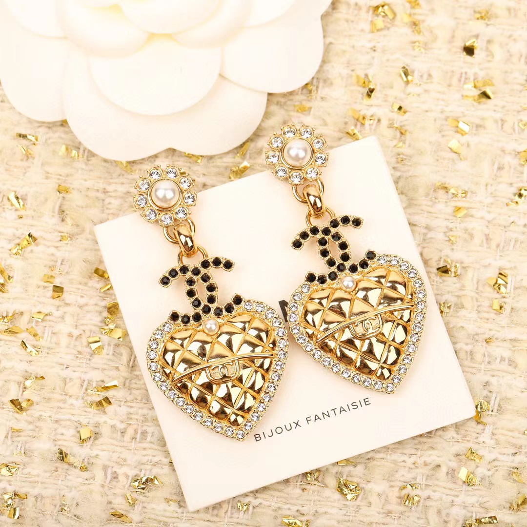 CHANE1 ハート ダイヤモンド ダブル C スタッド ピアス【50％割引+送料無料】