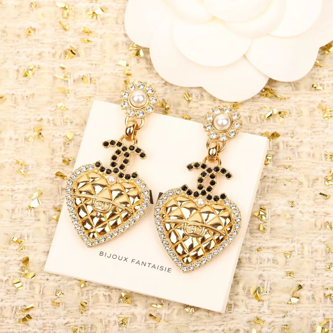 CHANE1 ハート ダイヤモンド ダブル C スタッド ピアス【50％割引+送料無料】