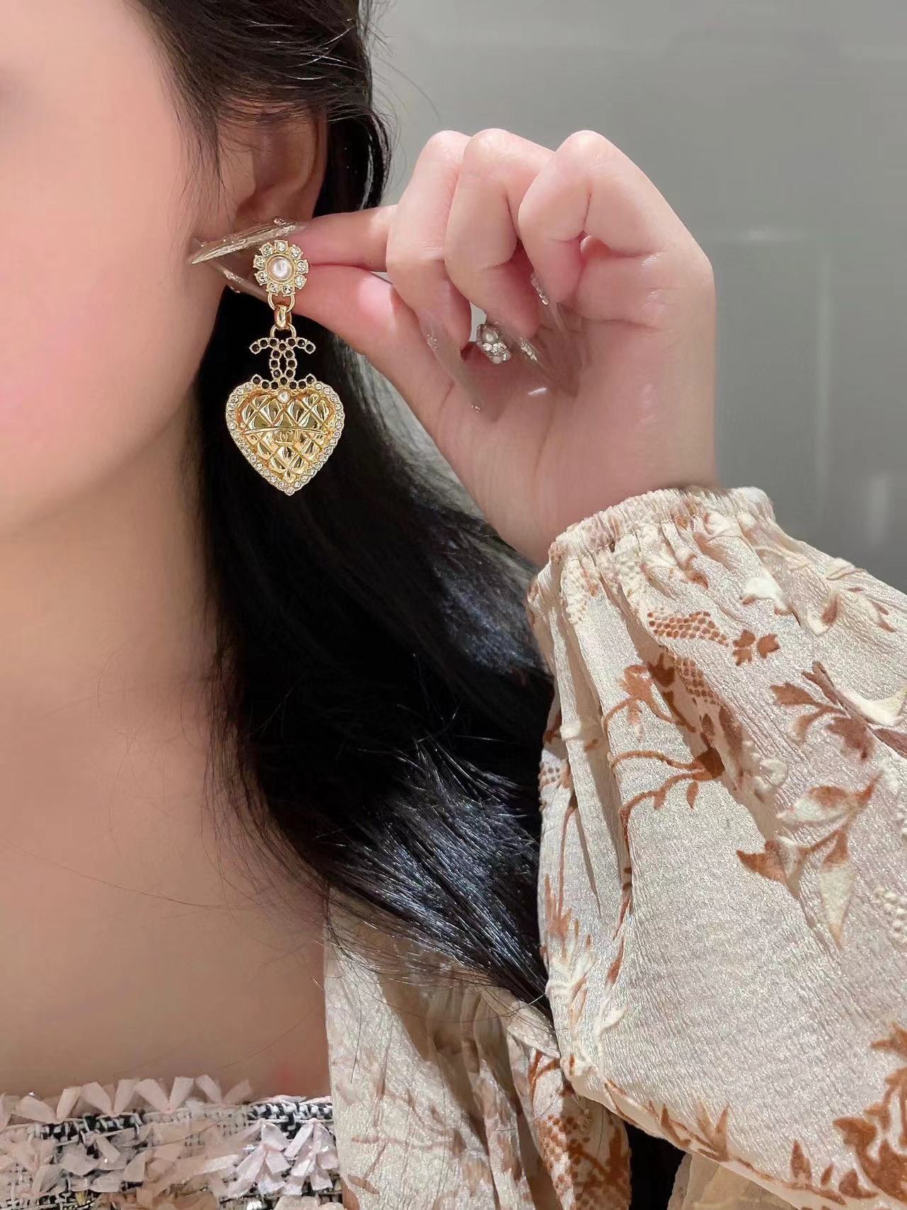 CHANE1 ハート ダイヤモンド ダブル C スタッド ピアス【50％割引+送料無料】