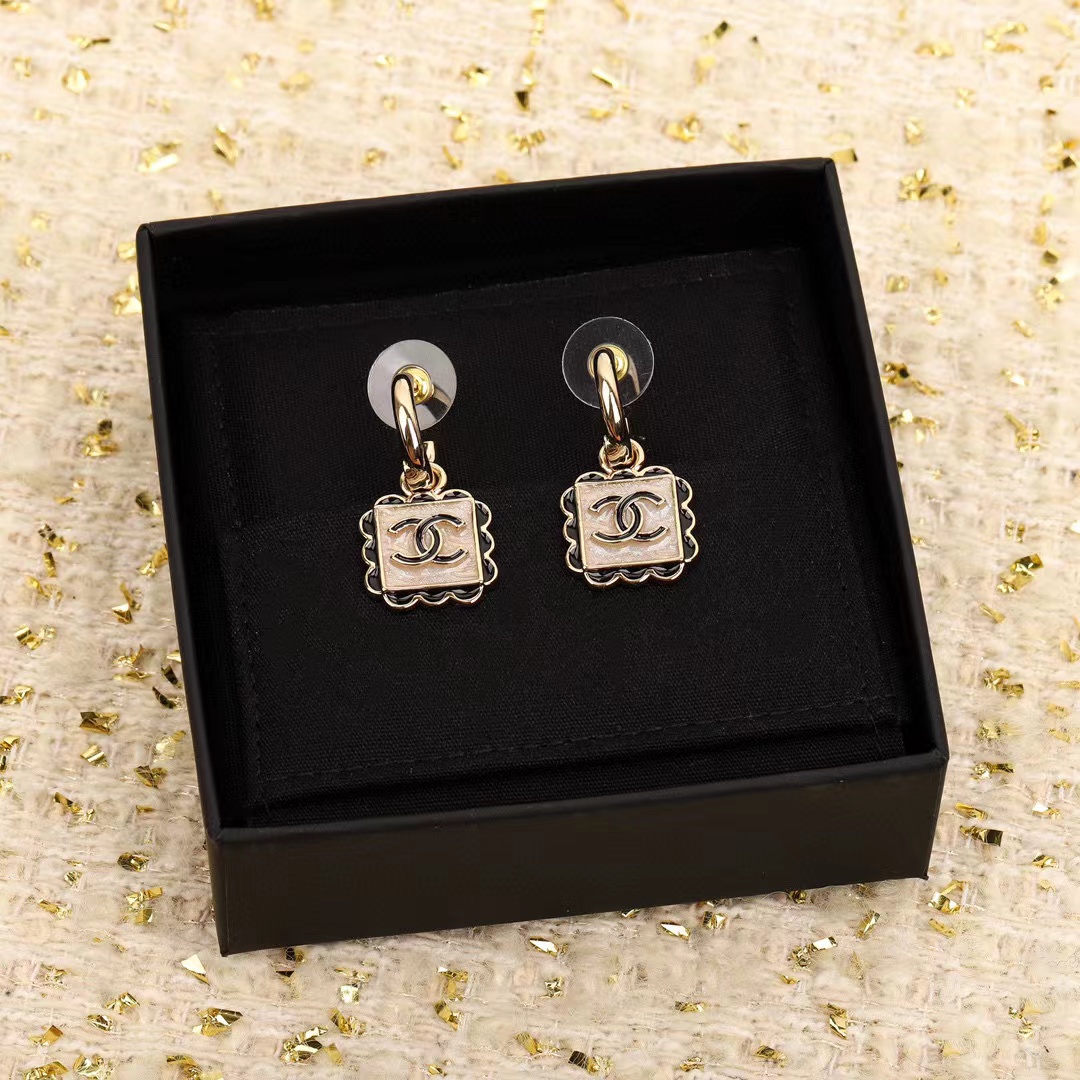 CHANE1 カーブ ダブル C スクエア イヤリング【50％割引+送料無料】