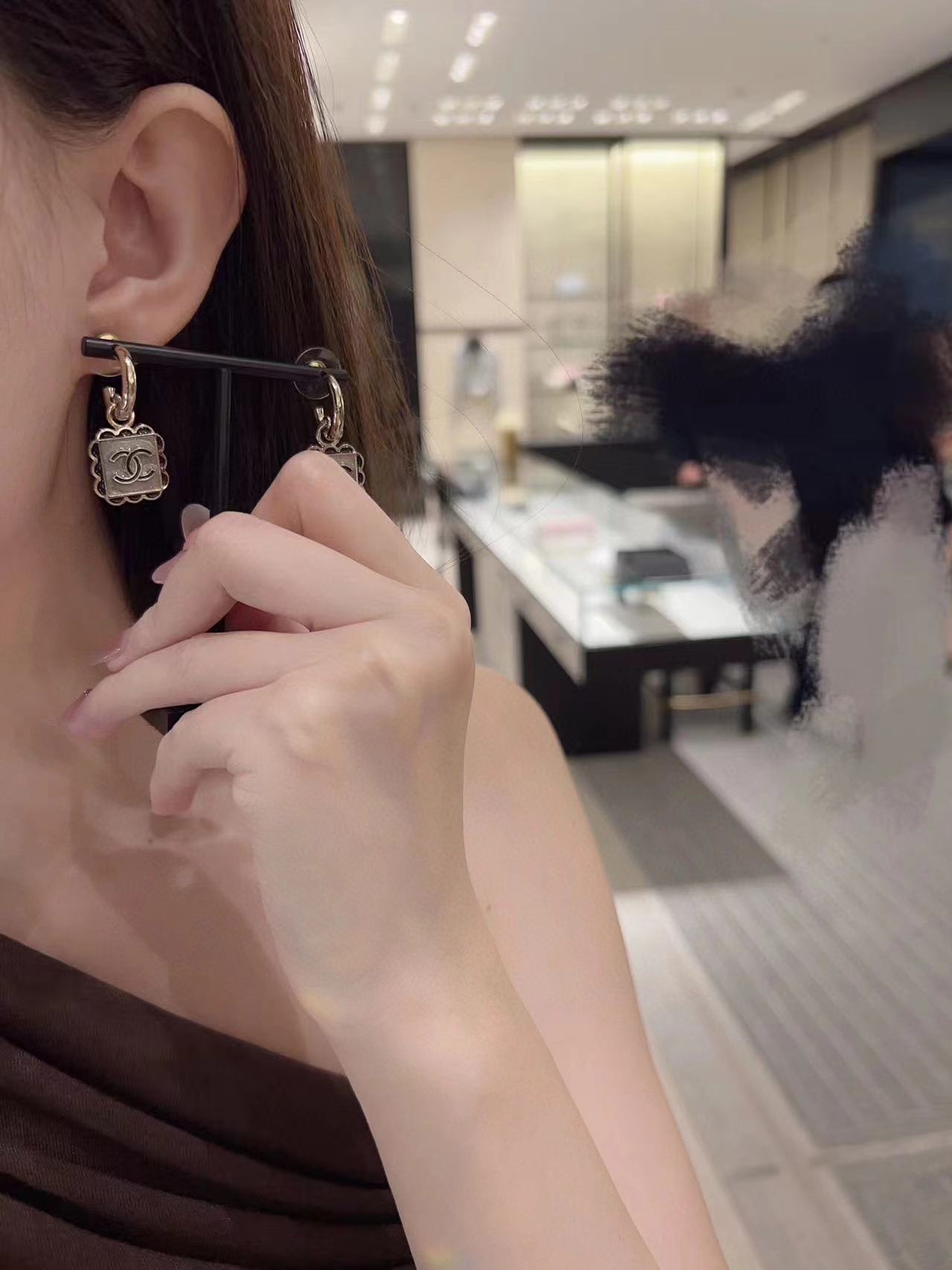 CHANE1 カーブ ダブル C スクエア イヤリング【50％割引+送料無料】