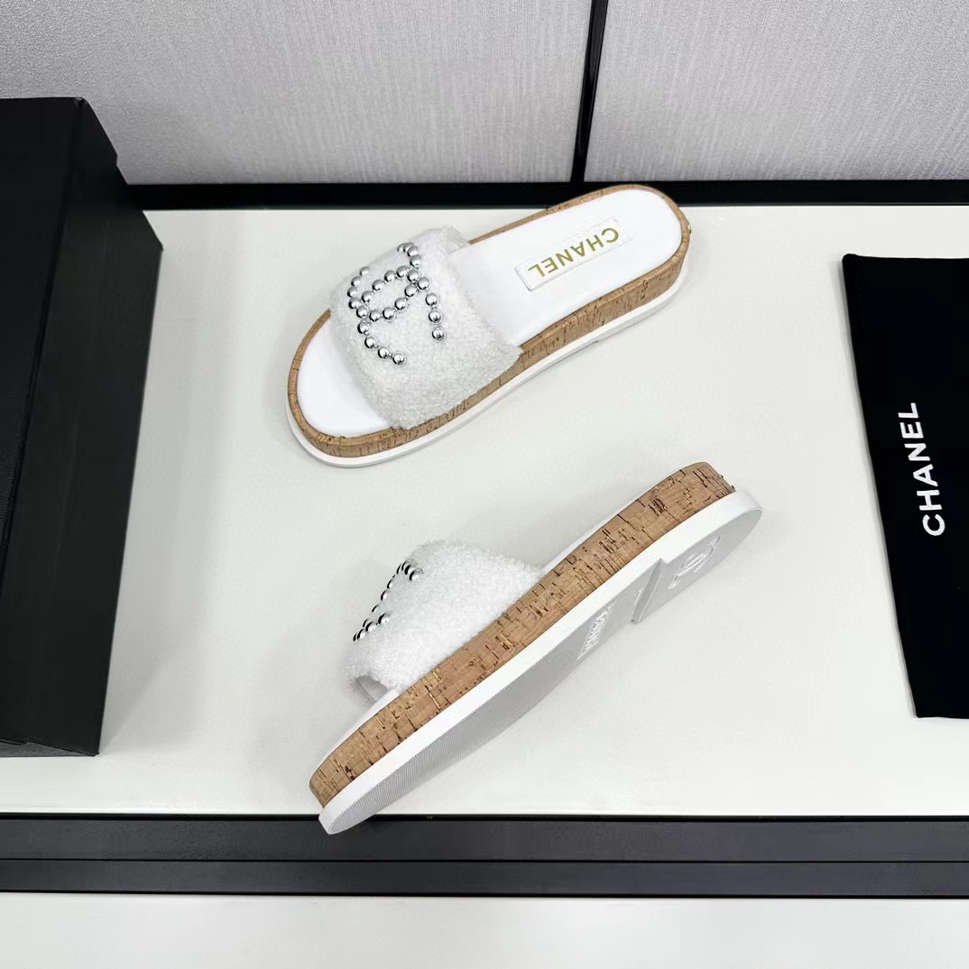 CHANE1 高品質 ダブル C ラージロゴ スリッパ【50％割引+送料無料】