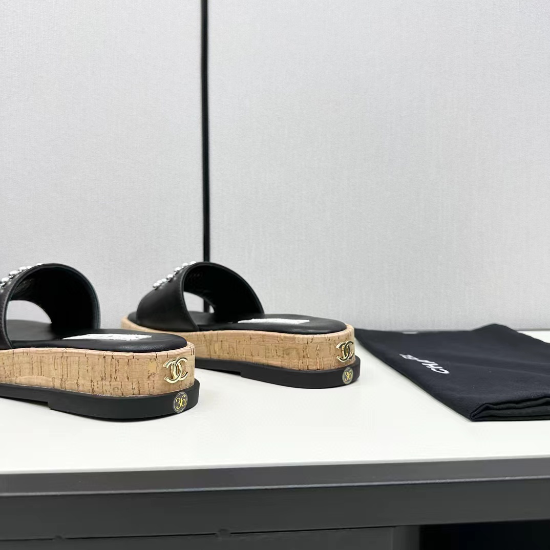 CHANE1 高品質 ダブル C ラージロゴ スリッパ【50％割引+送料無料】